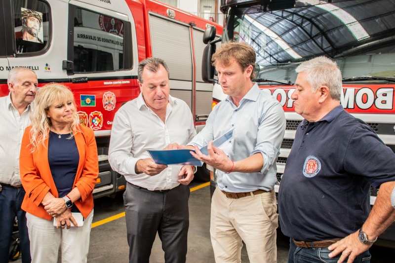 Wesner entreg un subsidio a los bomberos voluntarios